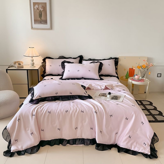 91家纺网 家纺一手货源 找家纺 丝印良品 2026新款水洗真丝冰丝美拉德风花边夏被四件套空调被夏凉被 夏被-蝴蝶结-粉