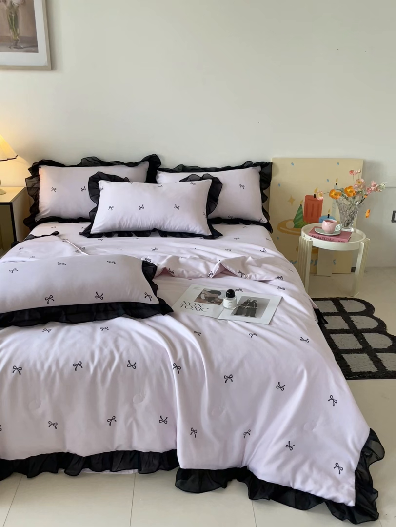 91家纺网 家纺一手货源 找家纺 丝印良品 2026新款水洗真丝冰丝美拉德风花边夏被四件套空调被夏凉被 夏被-蝴蝶结-粉