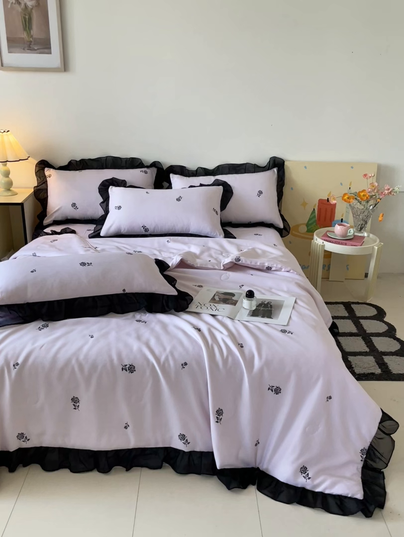 91家纺网 家纺一手货源 找家纺 丝印良品 2026新款水洗真丝冰丝美拉德风花边夏被四件套空调被夏凉被 夏被-玫瑰-粉