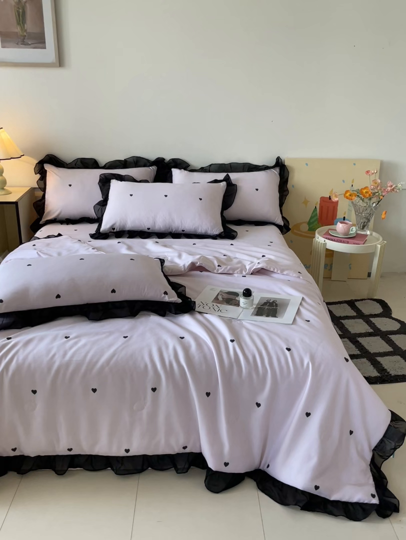 91家纺网 家纺一手货源 找家纺 丝印良品 2026新款水洗真丝冰丝美拉德风花边夏被四件套空调被夏凉被 夏被-爱心-粉