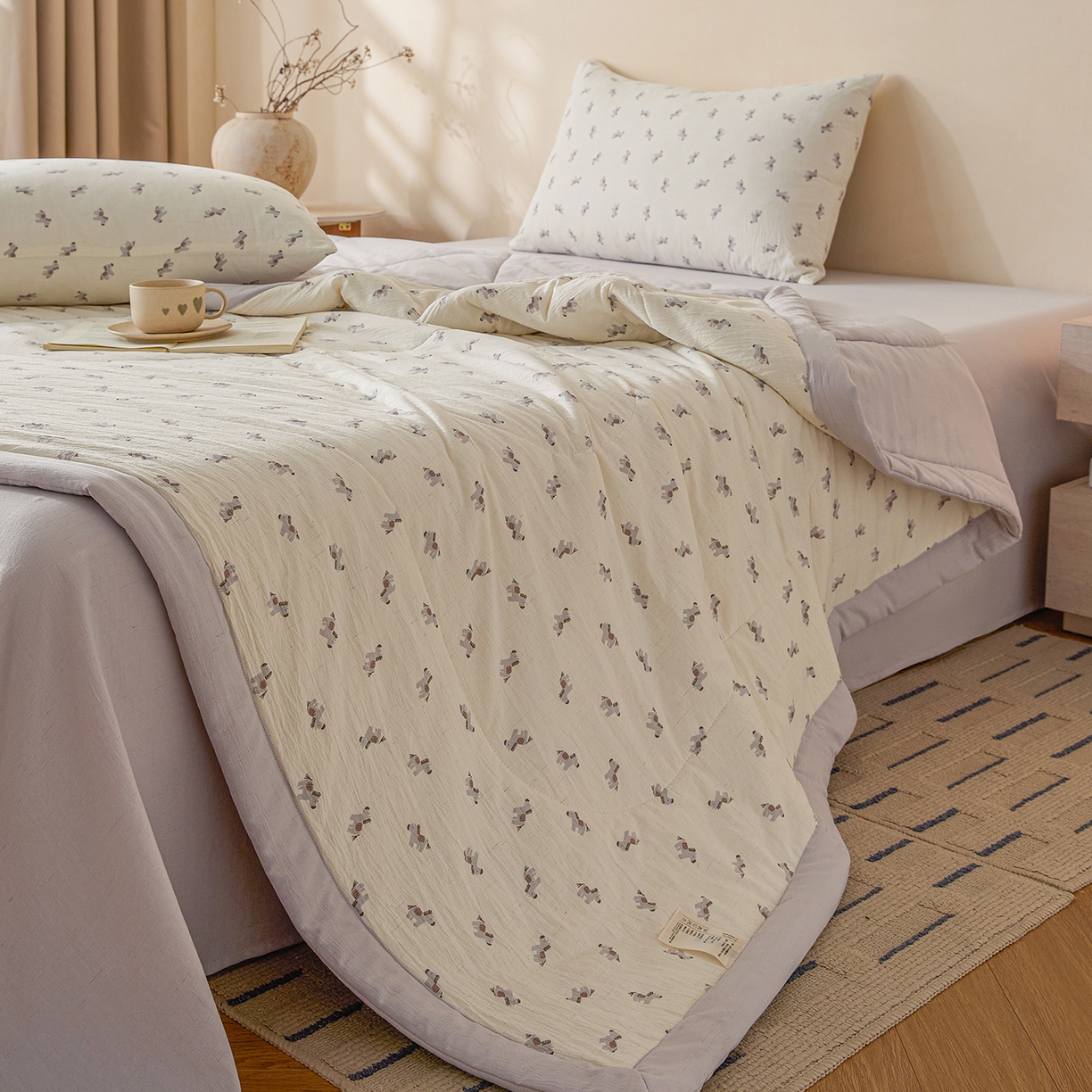 91家纺网 家纺一手货源 找家纺 尊妙被业 2026新款亚麻印花新疆棉花夏被 吉祥马