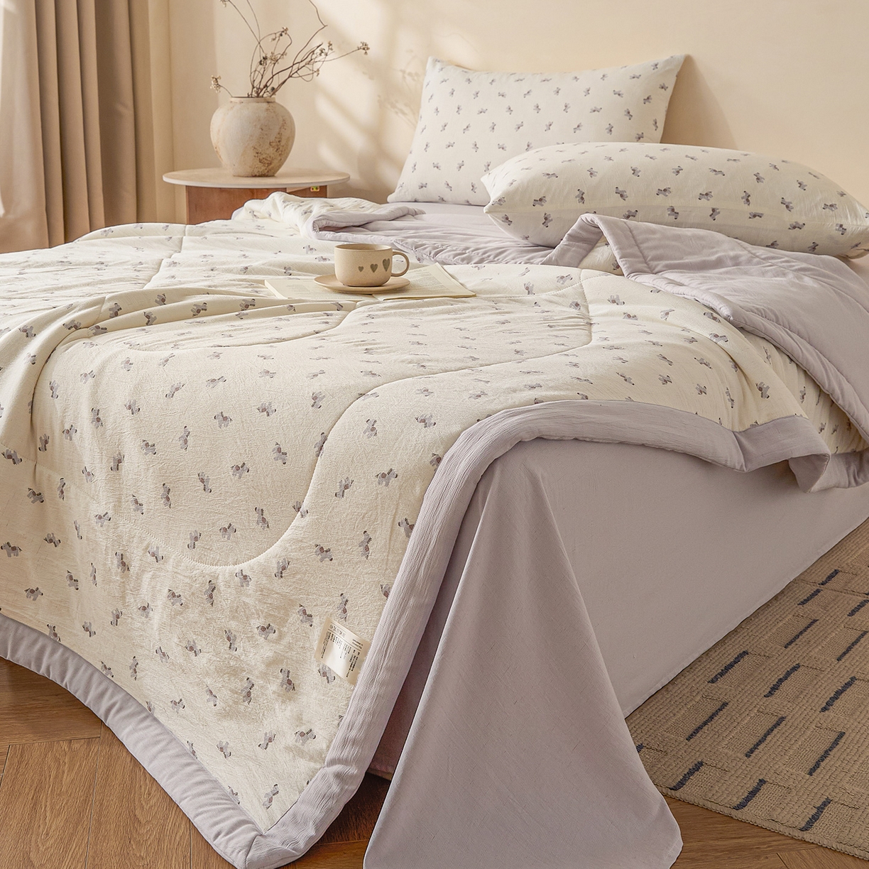 91家纺网 家纺一手货源 找家纺 尊妙被业 2026新款亚麻印花新疆棉花夏被 吉祥马