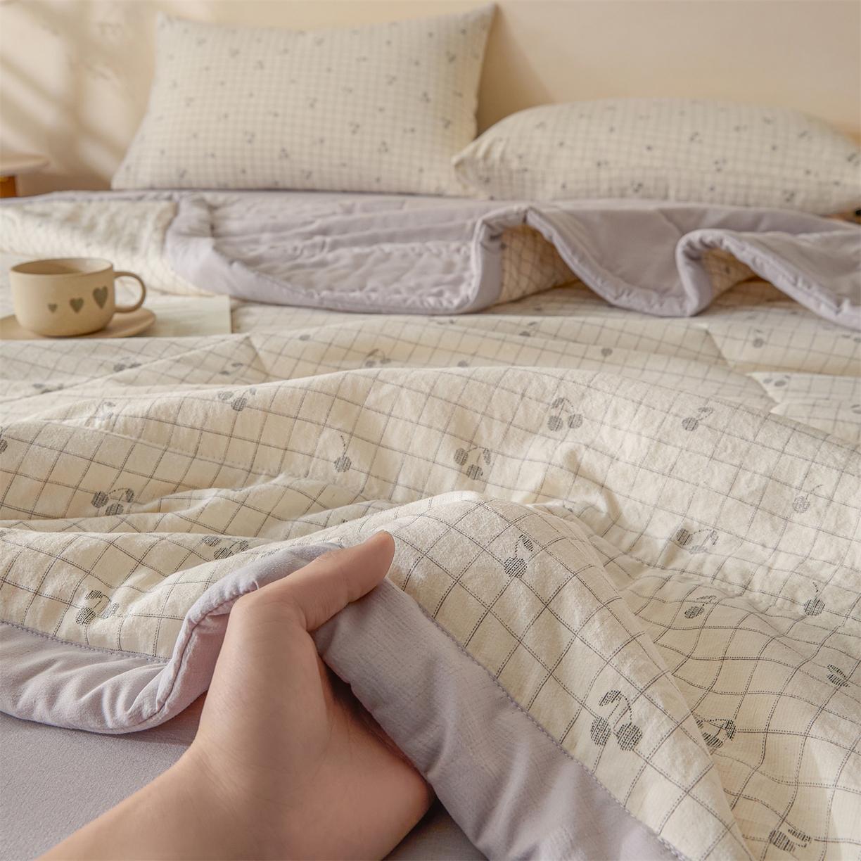 91家纺网 家纺一手货源 找家纺 尊妙被业 2026新款亚麻印花新疆棉花夏被 樱桃梦