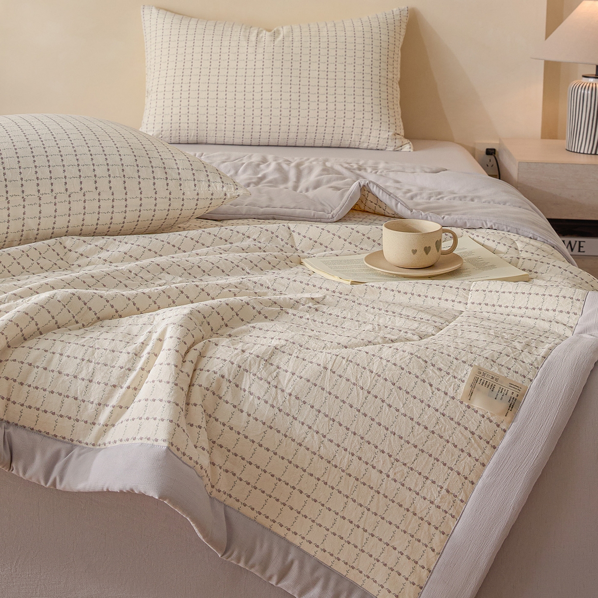 91家纺网 家纺一手货源 找家纺 尊妙被业 2026新款亚麻印花新疆棉花夏被 阡陌玫瑰