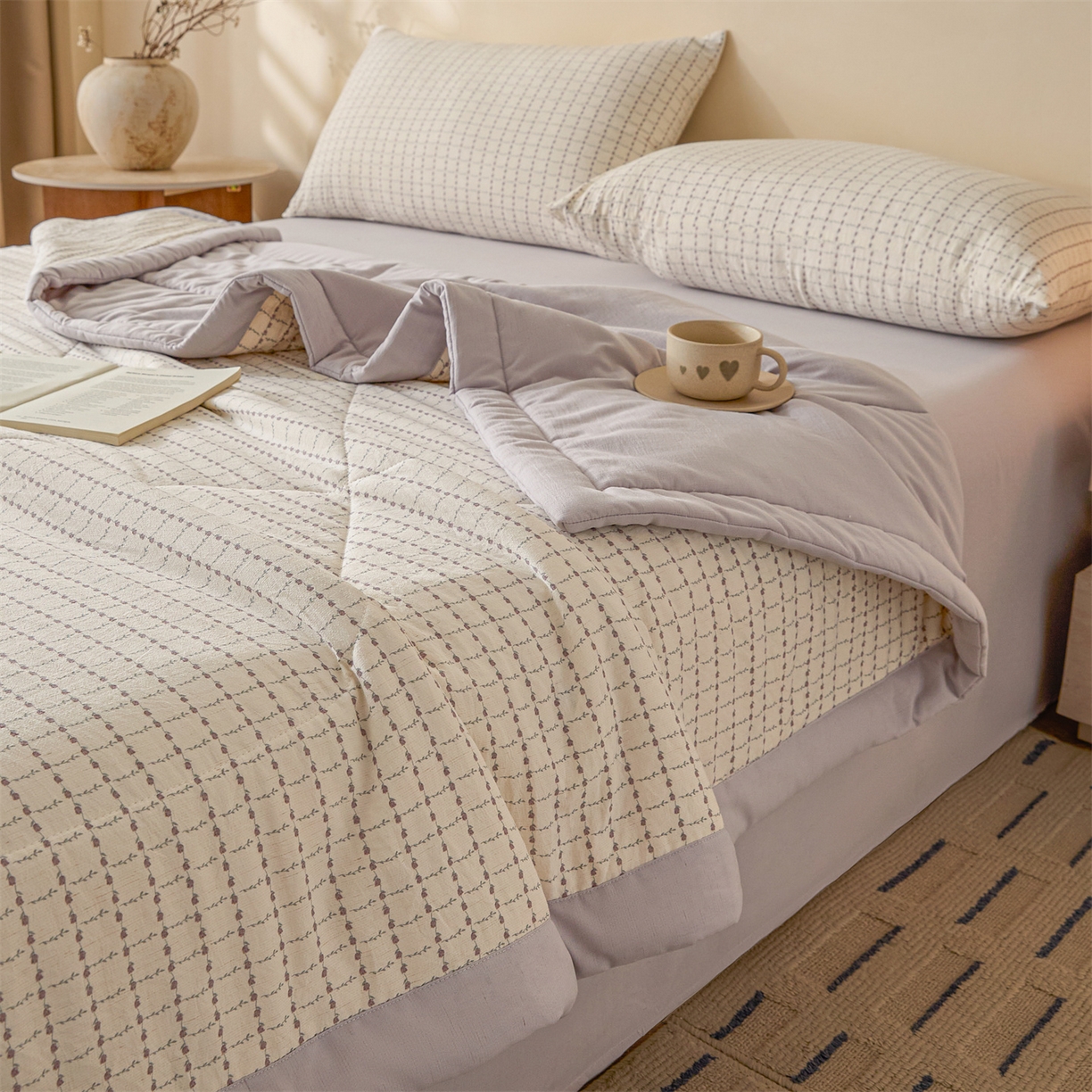 91家纺网 家纺一手货源 找家纺 尊妙被业 2026新款亚麻印花新疆棉花夏被 阡陌玫瑰