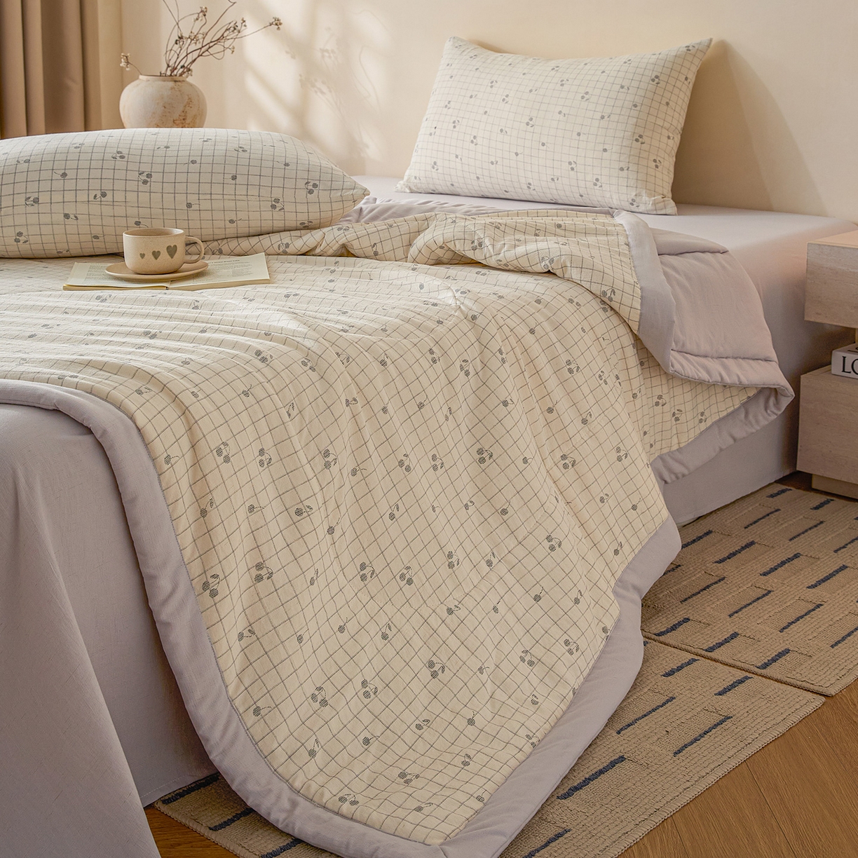 91家纺网 家纺一手货源 找家纺 尊妙被业 2026新款亚麻印花新疆棉花夏被 樱桃梦