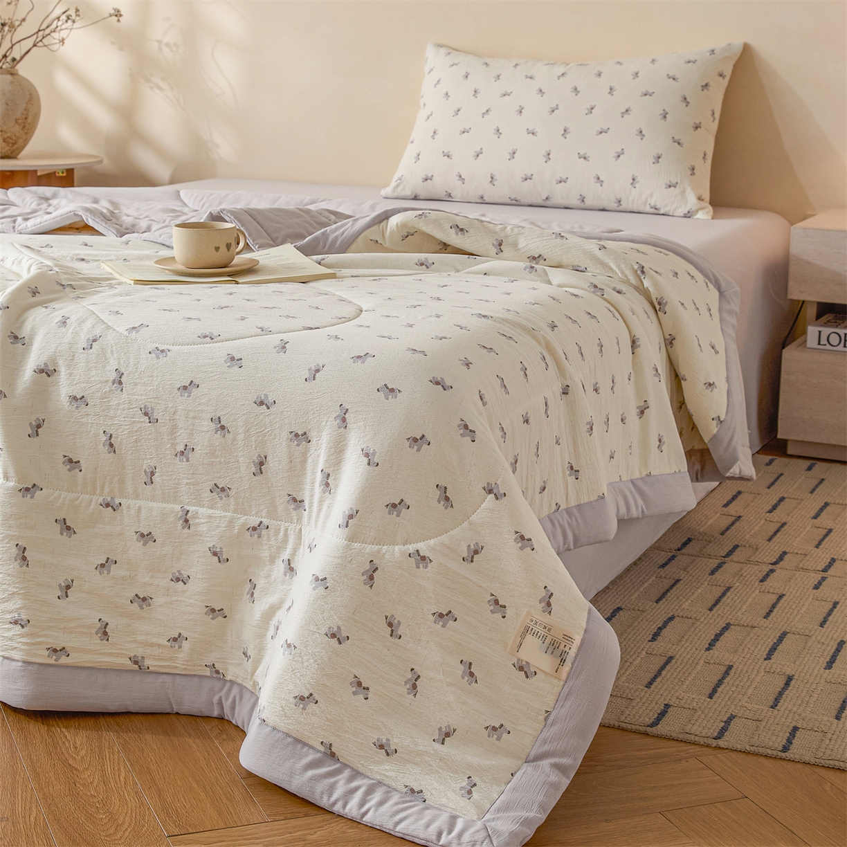 91家纺网 家纺一手货源 找家纺 尊妙被业 2026新款亚麻印花新疆棉花夏被 吉祥马