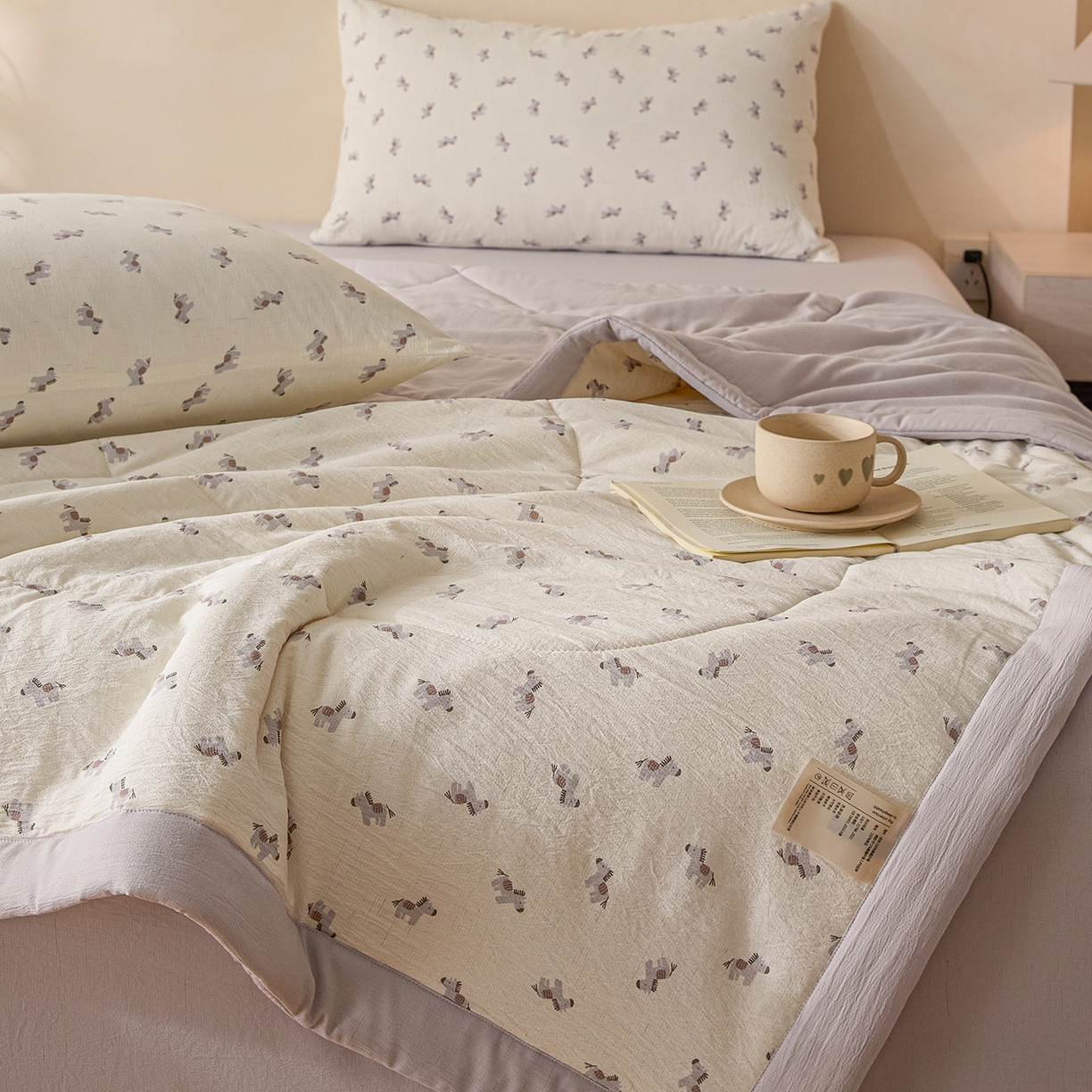 91家纺网 家纺一手货源 找家纺 尊妙被业 2026新款亚麻印花新疆棉花夏被 吉祥马