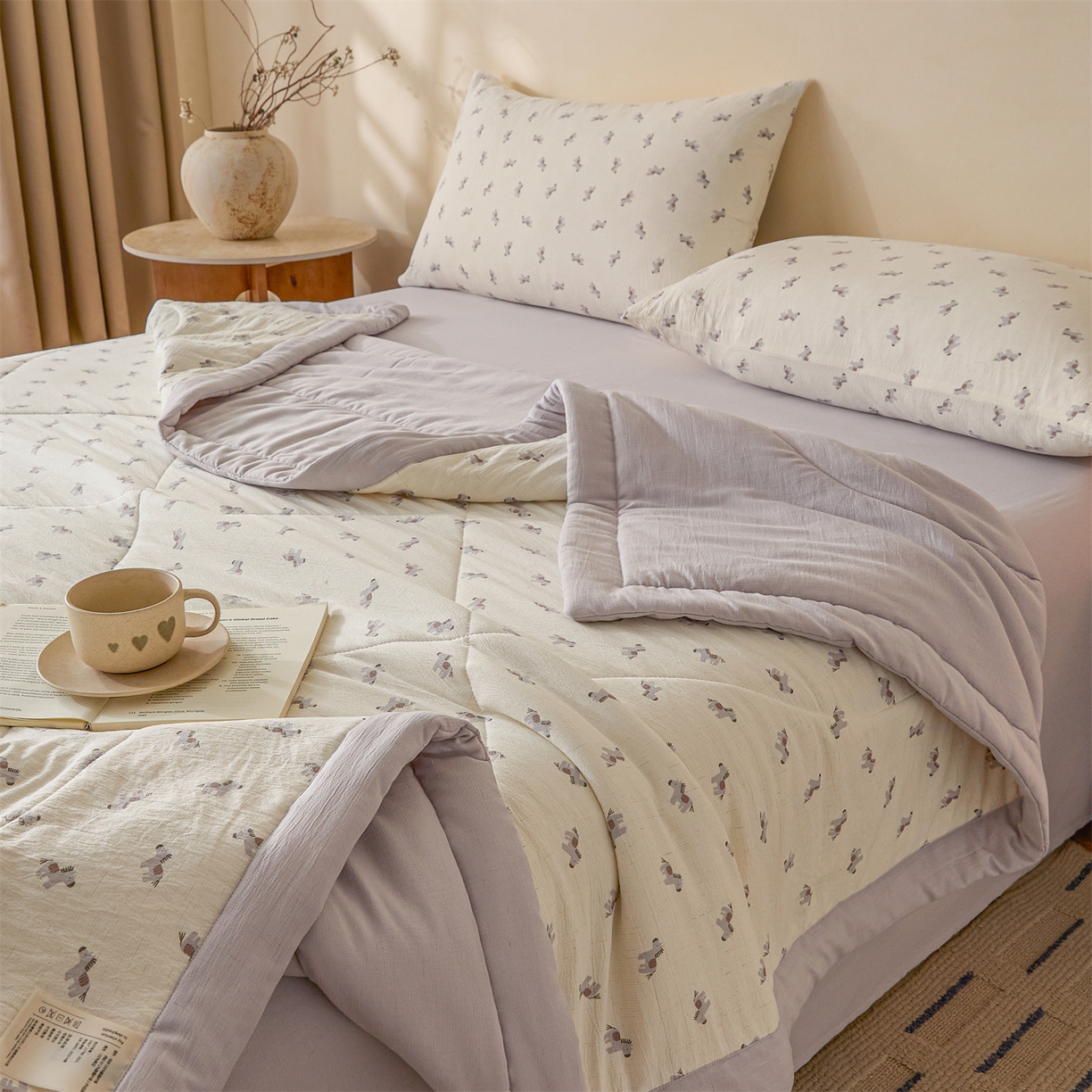 91家纺网 家纺一手货源 找家纺 尊妙被业 2026新款亚麻印花新疆棉花夏被 吉祥马