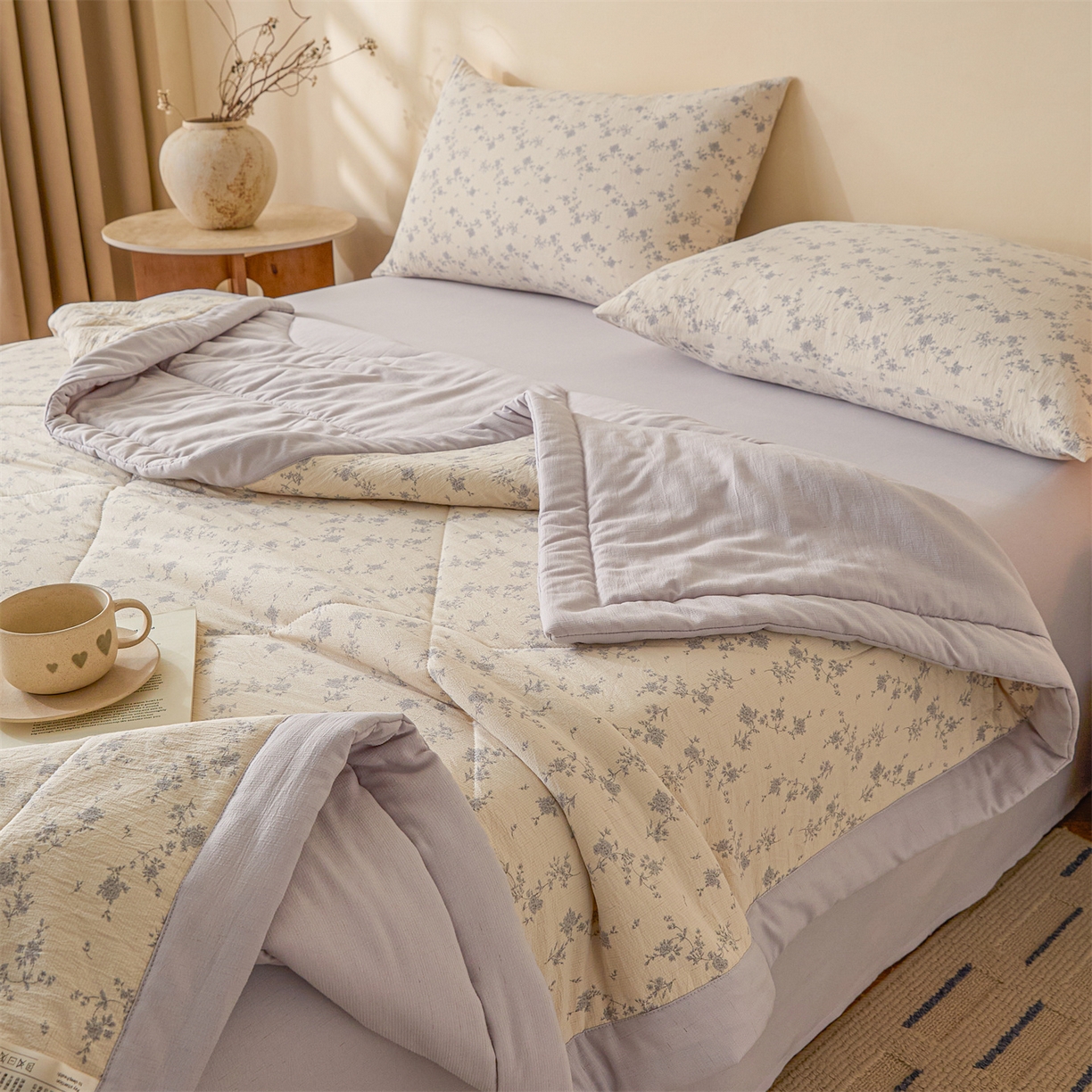 91家纺网 家纺一手货源 找家纺 尊妙被业 2026新款亚麻印花新疆棉花夏被 花梦影