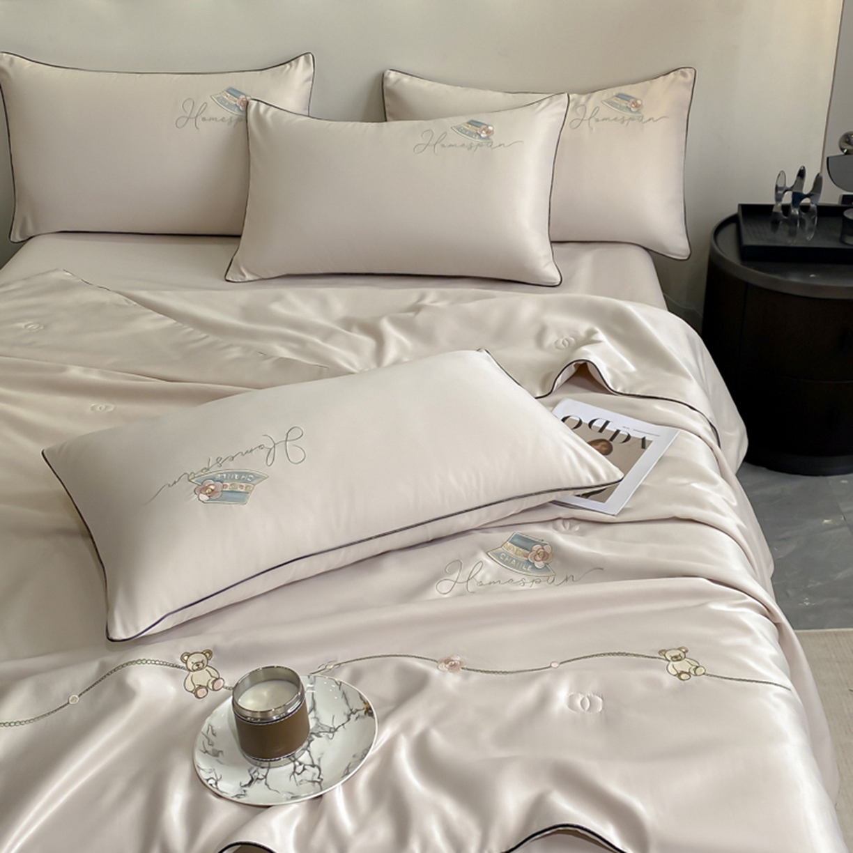 91家纺网 家纺一手货源 找家纺 丝印良品 2026新款刺绣水洗真丝夏被四件套公主日记系列-风格一 公主日记-香槟