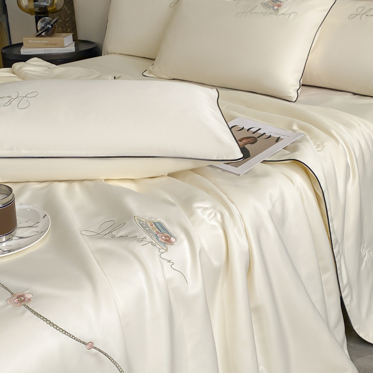 91家纺网 家纺一手货源 找家纺 丝印良品 2026新款刺绣水洗真丝夏被四件套公主日记系列-风格一 公主日记-月白