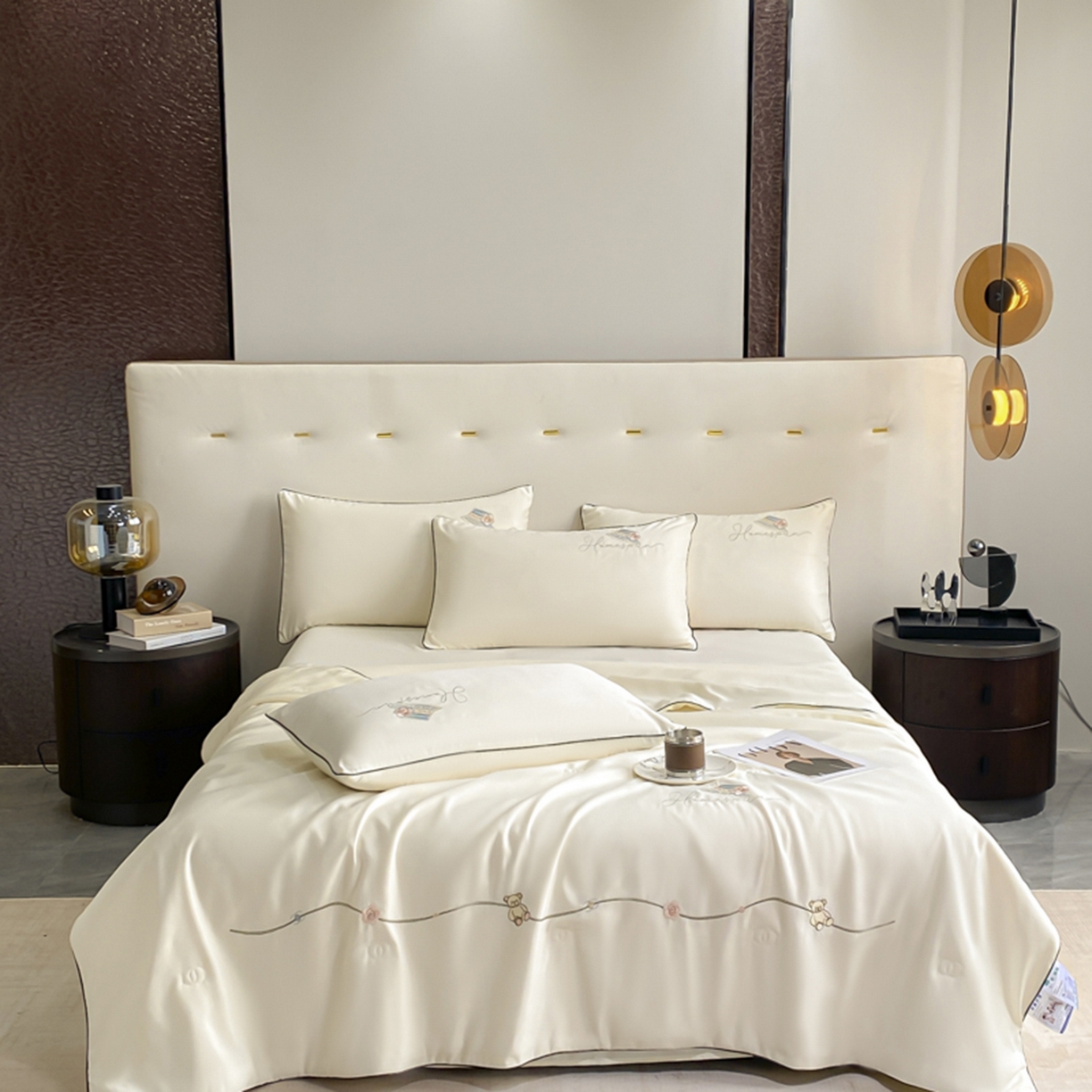 91家纺网 家纺一手货源 找家纺 丝印良品 2026新款刺绣水洗真丝夏被四件套公主日记系列-风格一 公主日记-月白