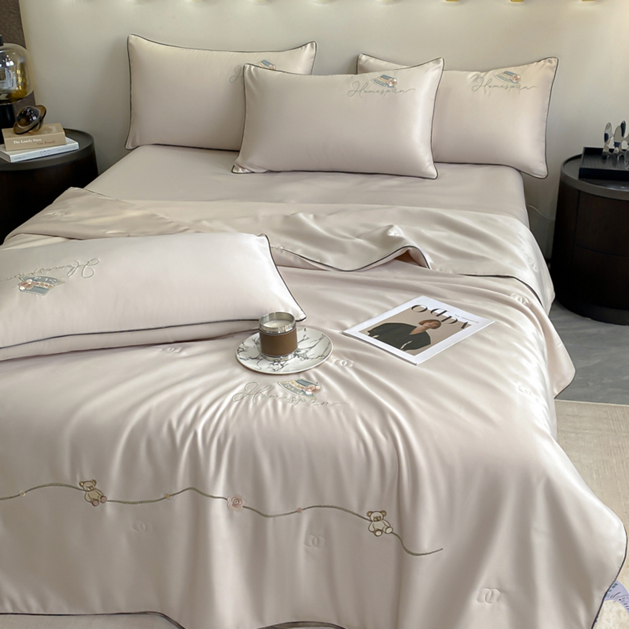 91家纺网 家纺一手货源 找家纺 丝印良品 2026新款刺绣水洗真丝夏被四件套公主日记系列-风格一 公主日记-香槟