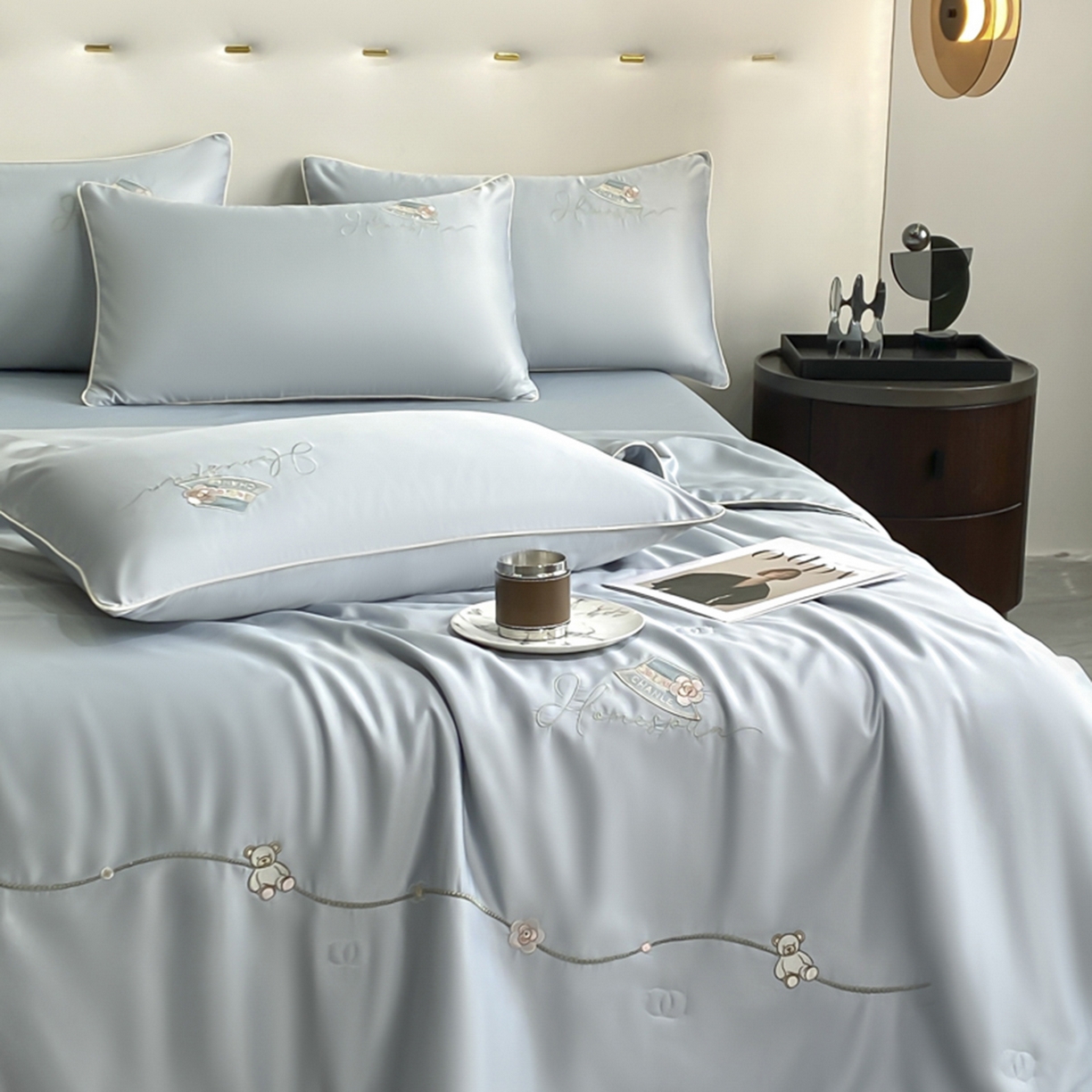 91家纺网 家纺一手货源 找家纺 丝印良品 2026新款刺绣水洗真丝夏被四件套公主日记系列-风格一 公主日记-高级灰
