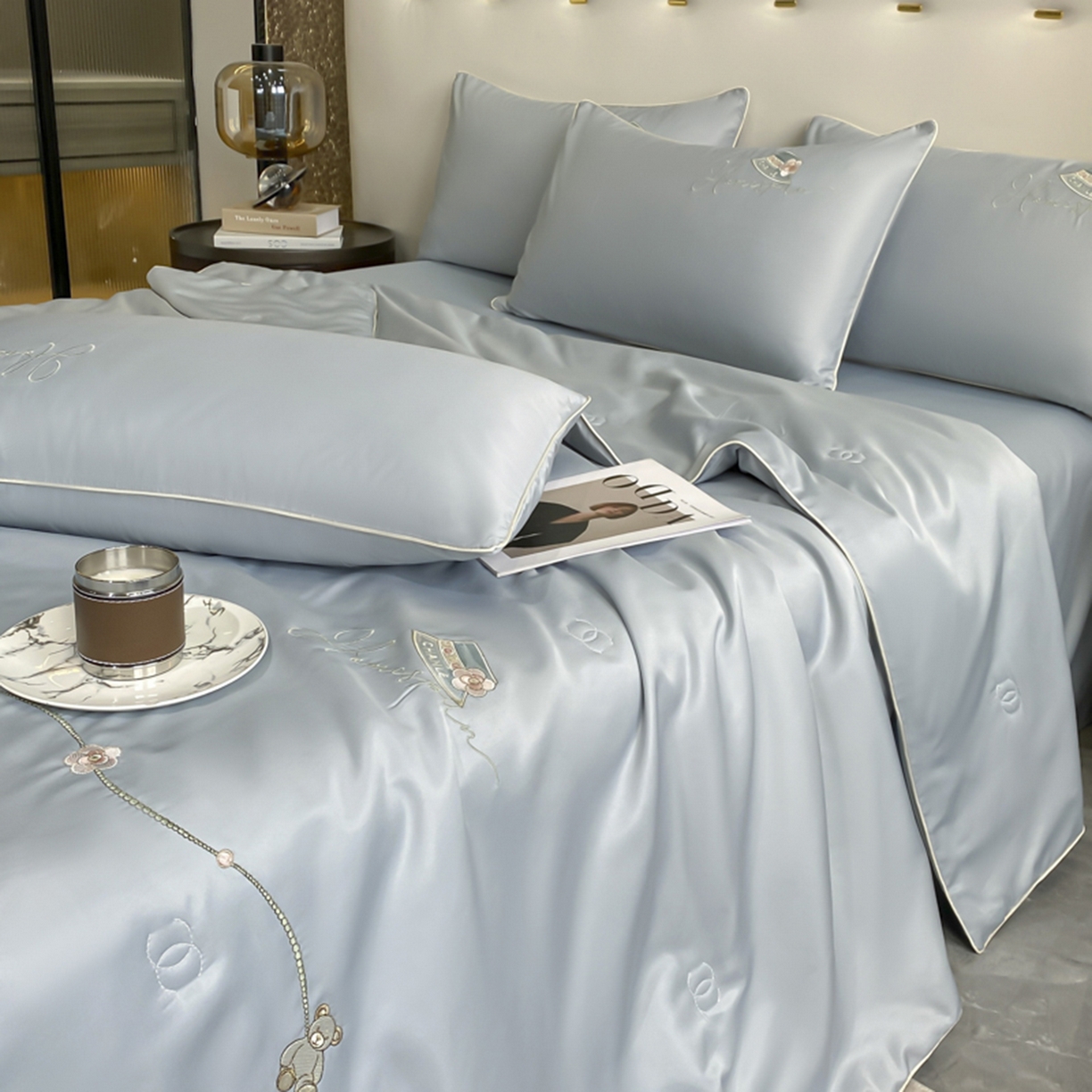 91家纺网 家纺一手货源 找家纺 丝印良品 2026新款刺绣水洗真丝夏被四件套公主日记系列-风格一 公主日记-高级灰