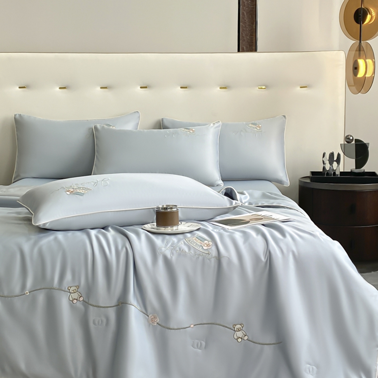 91家纺网 家纺一手货源 找家纺 丝印良品 2026新款刺绣水洗真丝夏被四件套公主日记系列-风格一 公主日记-高级灰