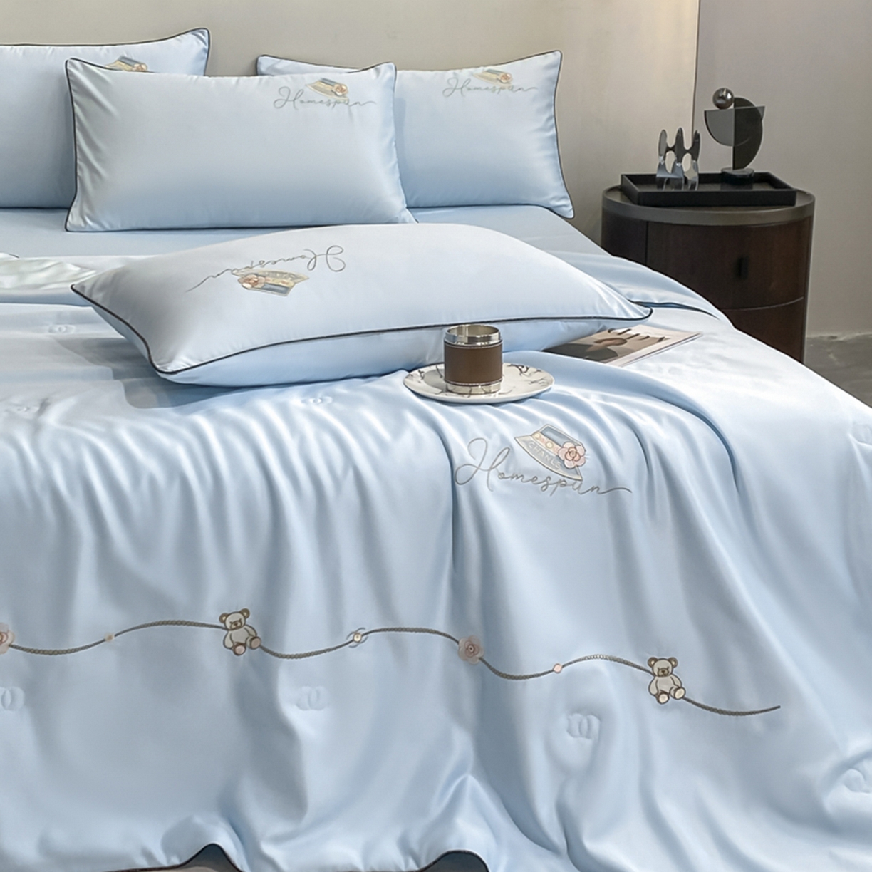 91家纺网 家纺一手货源 找家纺 丝印良品 2026新款刺绣水洗真丝夏被四件套公主日记系列-风格一 公主日记-风铃兰