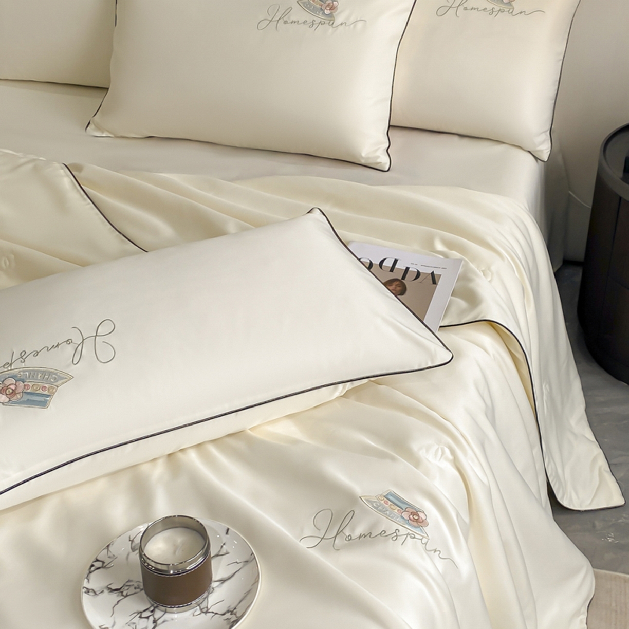 91家纺网 家纺一手货源 找家纺 丝印良品 2026新款刺绣水洗真丝夏被四件套公主日记系列-风格一 公主日记-月白