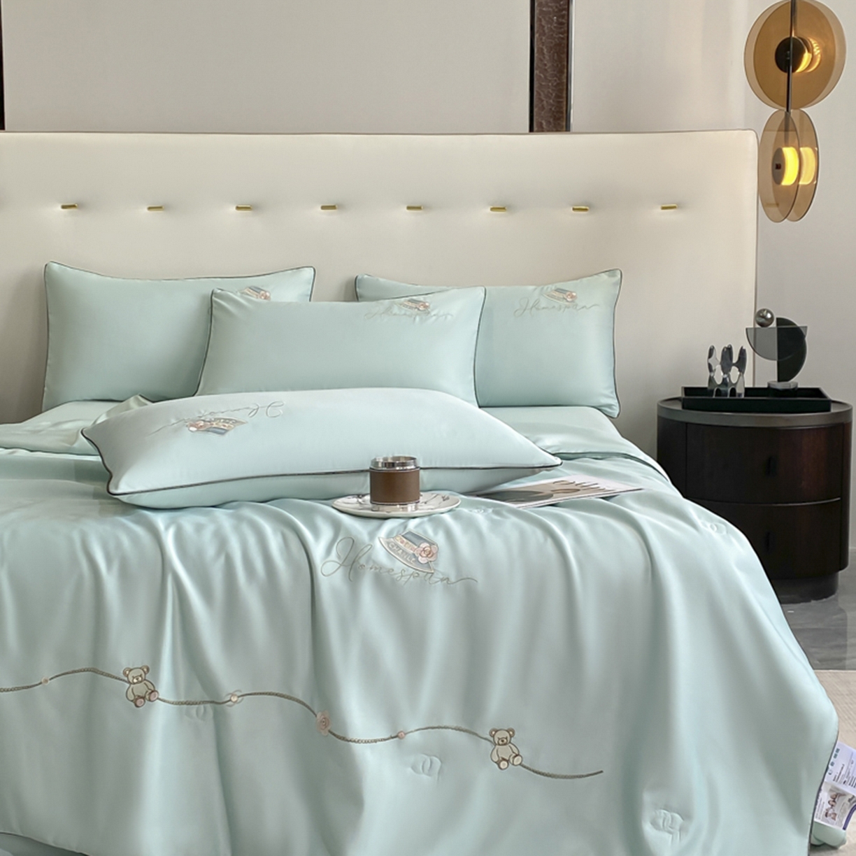 91家纺网 家纺一手货源 找家纺 丝印良品 2026新款刺绣水洗真丝夏被四件套公主日记系列-风格一 公主日记-白茶绿
