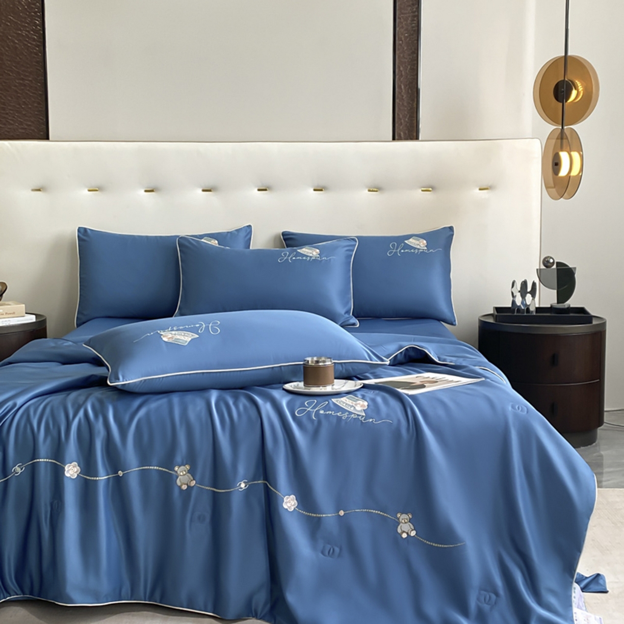 91家纺网 家纺一手货源 找家纺 丝印良品 2026新款刺绣水洗真丝夏被四件套公主日记系列-风格一 公主日记-宾利蓝