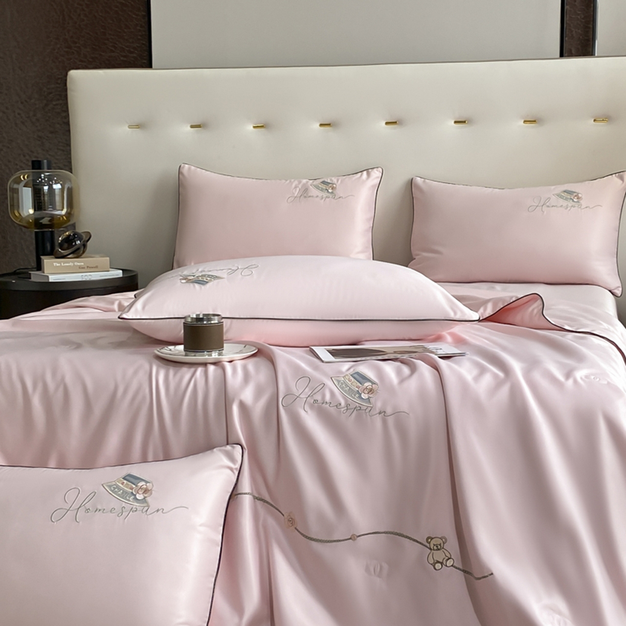 91家纺网 家纺一手货源 找家纺 丝印良品 2026新款刺绣水洗真丝夏被四件套公主日记系列-风格一 公主日记-樱花粉