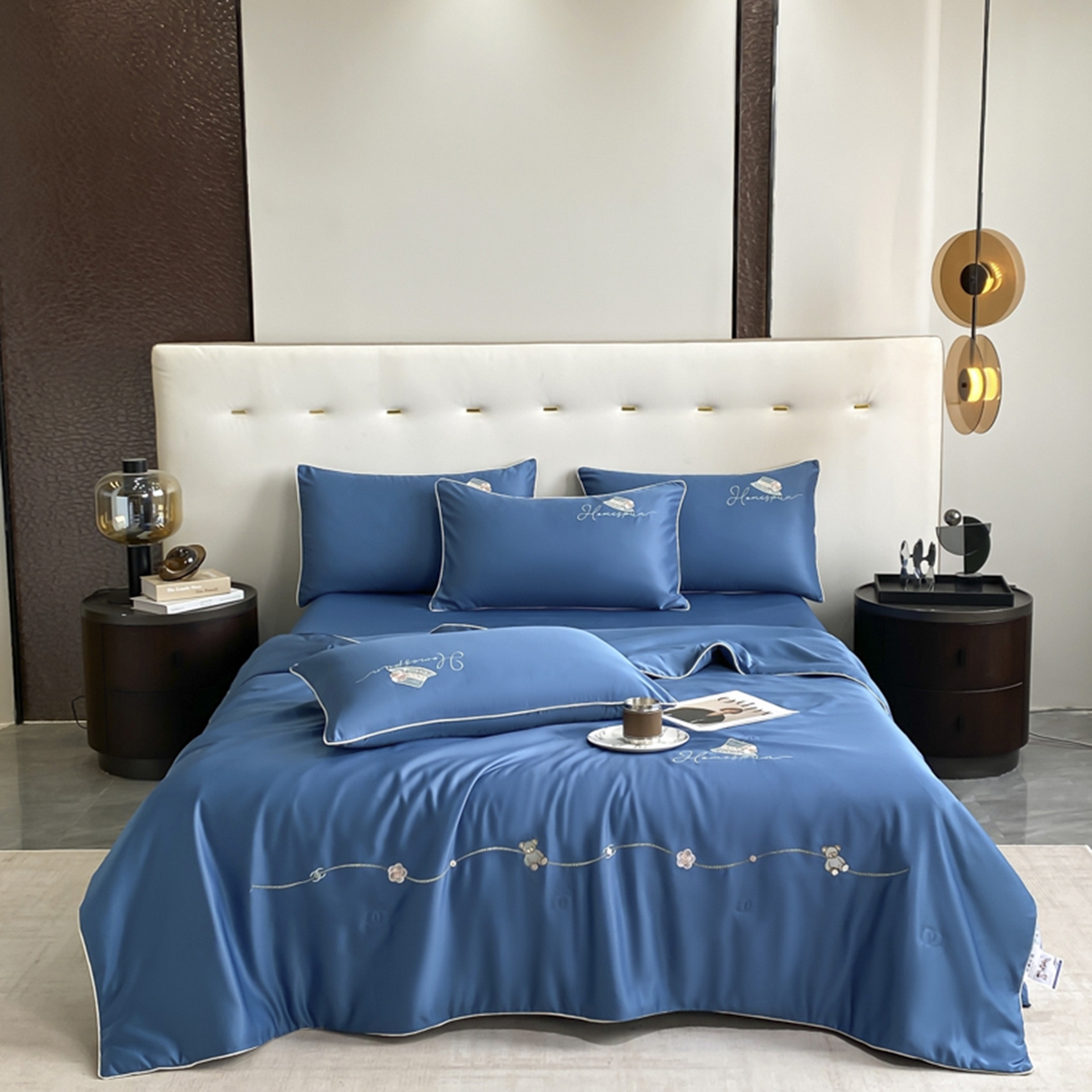 91家纺网 家纺一手货源 找家纺 丝印良品 2026新款刺绣水洗真丝夏被四件套公主日记系列-风格一 公主日记-宾利蓝