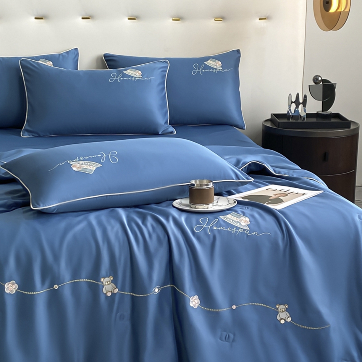 91家纺网 家纺一手货源 找家纺 丝印良品 2026新款刺绣水洗真丝夏被四件套公主日记系列-风格一 公主日记-宾利蓝