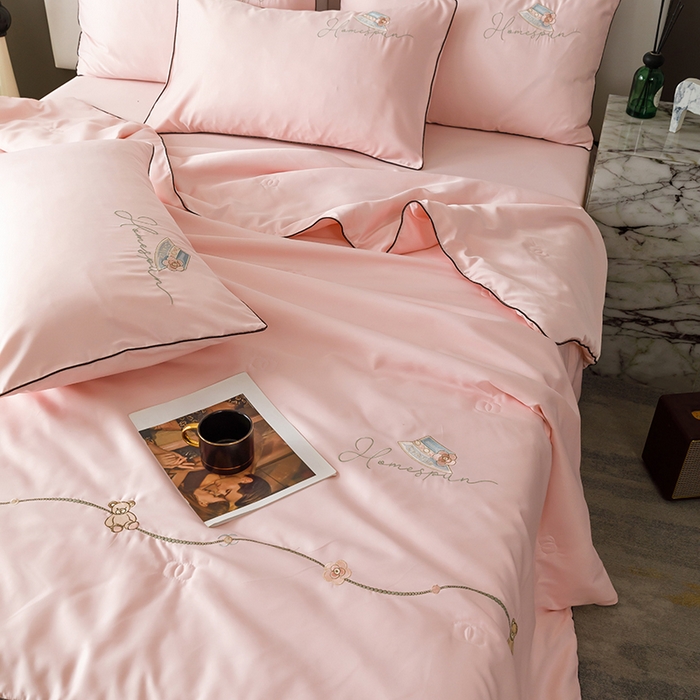 91家纺网 家纺一手货源 找家纺 丝印良品 2026新款刺绣水洗真丝夏被四件套公主日记系列-风格二 公主日记-樱花粉