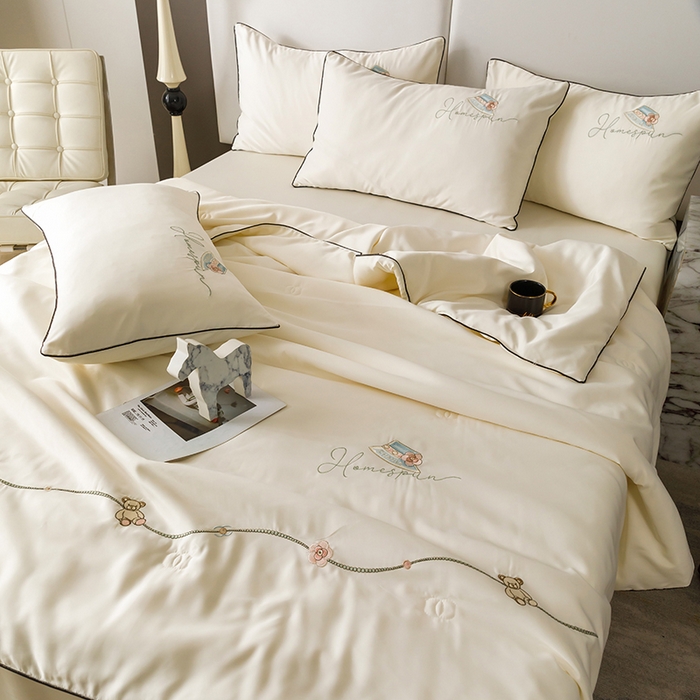 91家纺网 家纺一手货源 找家纺 丝印良品 2026新款刺绣水洗真丝夏被四件套公主日记系列-风格二 公主日记-月白