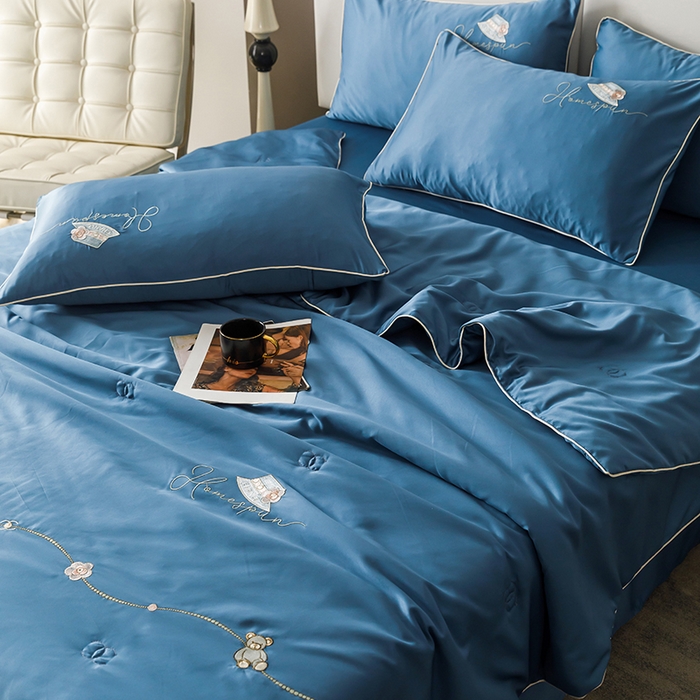 91家纺网 家纺一手货源 找家纺 丝印良品 2026新款刺绣水洗真丝夏被四件套公主日记系列-风格二 公主日记-宾利蓝