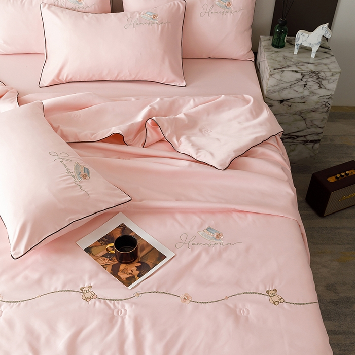 91家纺网 家纺一手货源 找家纺 丝印良品 2026新款刺绣水洗真丝夏被四件套公主日记系列-风格二 公主日记-樱花粉