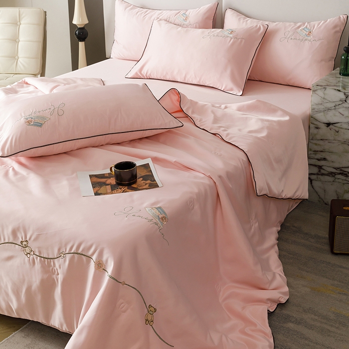 91家纺网 家纺一手货源 找家纺 丝印良品 2026新款刺绣水洗真丝夏被四件套公主日记系列-风格二 公主日记-樱花粉