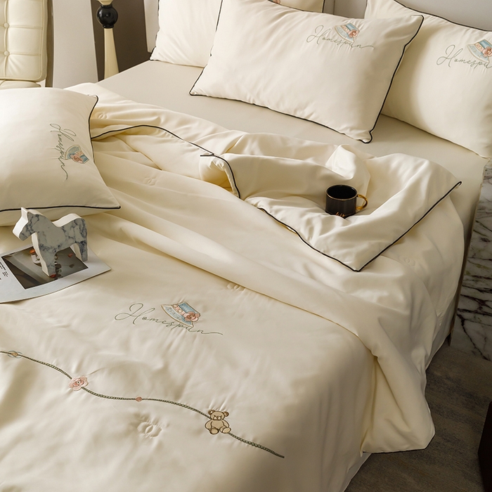 91家纺网 家纺一手货源 找家纺 丝印良品 2026新款刺绣水洗真丝夏被四件套公主日记系列-风格二 公主日记-月白