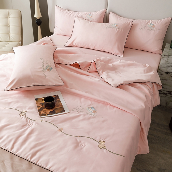91家纺网 家纺一手货源 找家纺 丝印良品 2026新款刺绣水洗真丝夏被四件套公主日记系列-风格二 公主日记-樱花粉