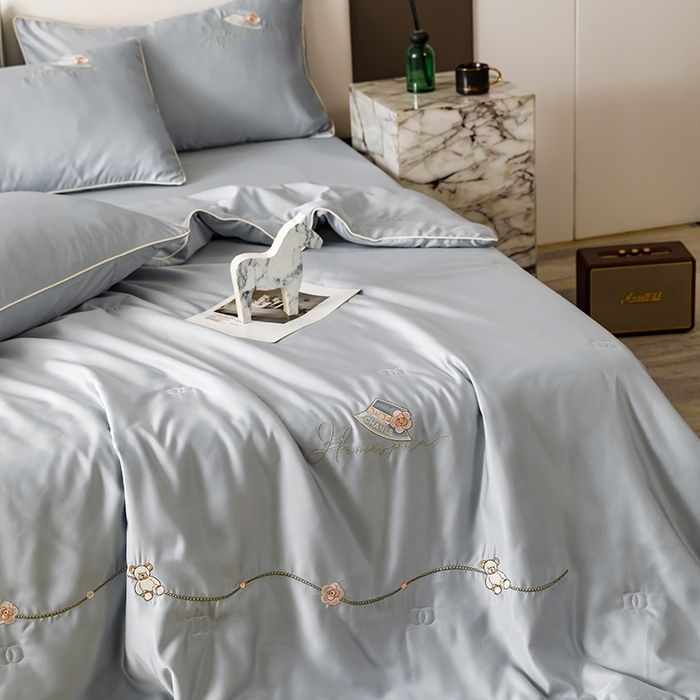 91家纺网 家纺一手货源 找家纺 丝印良品 2026新款刺绣水洗真丝夏被四件套公主日记系列-风格二 公主日记-高级灰