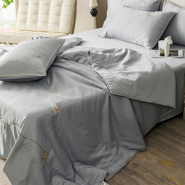 91家纺网 家纺一手货源 找家纺 丝印良品 2026新款刺绣水洗真丝夏被四件套公主日记系列-风格二 公主日记-高级灰