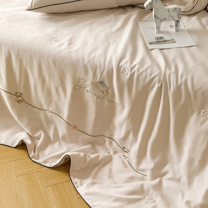 91家纺网 家纺一手货源 找家纺 丝印良品 2026新款刺绣水洗真丝夏被四件套公主日记系列-风格二 公主日记-香槟