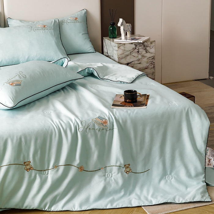 91家纺网 家纺一手货源 找家纺 丝印良品 2026新款刺绣水洗真丝夏被四件套公主日记系列-风格二 公主日记-白茶绿