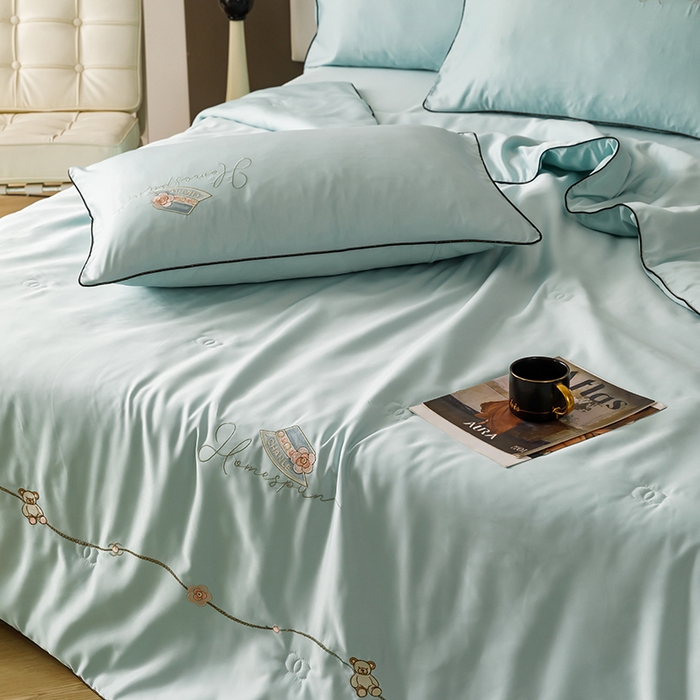 91家纺网 家纺一手货源 找家纺 丝印良品 2026新款刺绣水洗真丝夏被四件套公主日记系列-风格二 公主日记-白茶绿