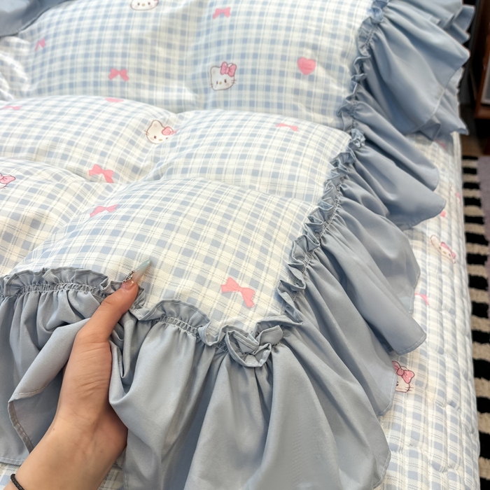 91家纺网 家纺一手货源 找家纺 大麦家纺 2026新款水洗古棉床盖印花四件套 KT猫-蓝