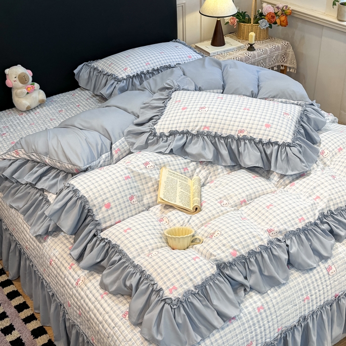 91家纺网 家纺一手货源 找家纺 大麦家纺 2026新款水洗古棉床盖印花四件套 KT猫-蓝