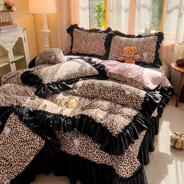 91家纺网 家纺一手货源 找家纺 大麦家纺 2026新款水洗古棉床盖印花四件套 豹纹猫咪蓝