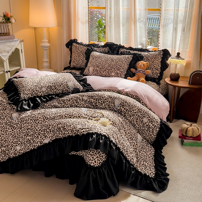 91家纺网 家纺一手货源 找家纺 大麦家纺 2026新款水洗古棉床盖印花四件套 豹纹猫咪蓝