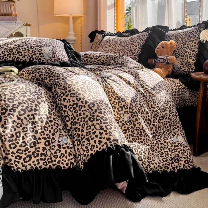 91家纺网 家纺一手货源 找家纺 大麦家纺 2026新款水洗古棉床盖印花四件套 豹纹猫咪蓝