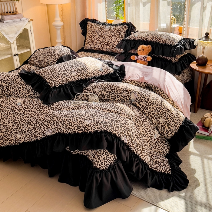 91家纺网 家纺一手货源 找家纺 大麦家纺 2026新款水洗古棉床盖印花四件套 豹纹猫咪蓝