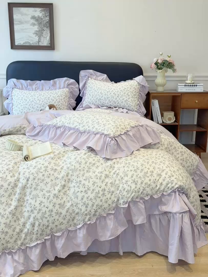 91家纺网 家纺一手货源 找家纺 大麦家纺 2026新款水洗古棉床盖印花四件套 紫苏-白