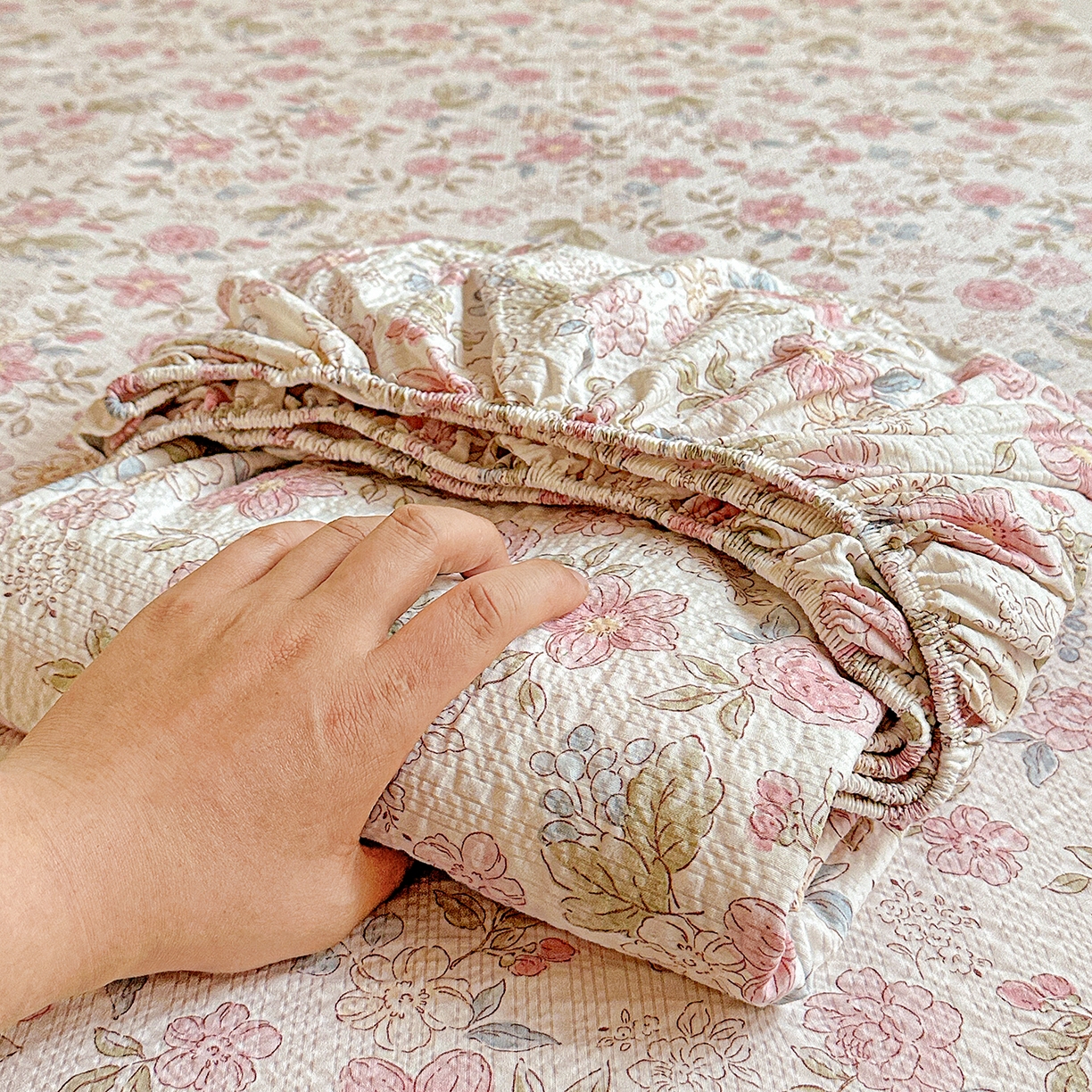 91家纺网 家纺一手货源 找家纺 悦织湾家纺 2026新款老粗布印花床单床笠床笠三两件套春秋学生宿舍单双人床笠 春日花语