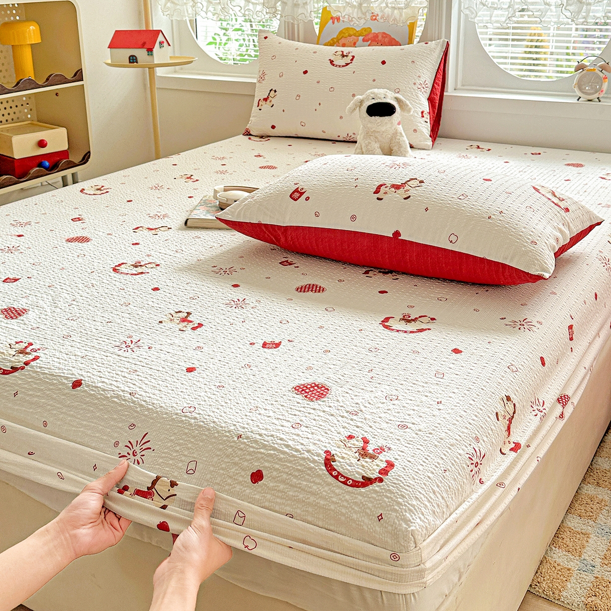 91家纺网 家纺一手货源 找家纺 悦织湾家纺 2026新款老粗布印花床单床笠床笠三两件套春秋学生宿舍单双人床笠 鸿运小马