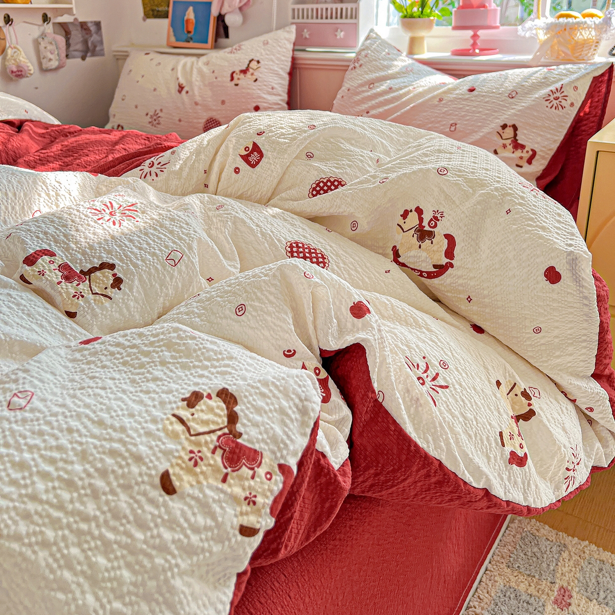 91家纺网 家纺一手货源 找家纺 悦织湾家纺 2026新款泡芙棉印花四件套单品单被套枕套时尚轻奢卡通小碎花学生宿舍用品三四件套 鸿运小马